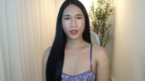 Snapshot of leighs_celine chatting on June 17, 12:50 pm leighs_celine online show from June 17, 12:50 pm