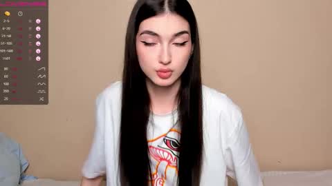 Leila online show from March 6, 2:35 pm