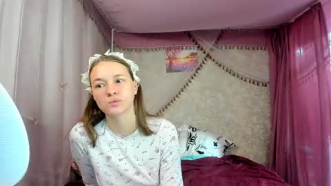 leila_bambi_ online show from June 29, 5:46 pm