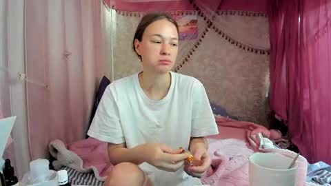 leila_bambi_ online show from July 8, 1:54 am