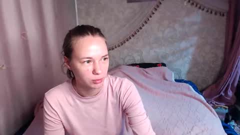 leila_bambi_ online show from August 4, 12:25 am