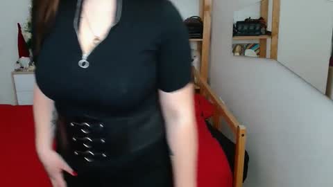 Snapshot of leila_beayte_ chatting on February 1, 1:51 pm Leila online show from February 1, 1:51 pm