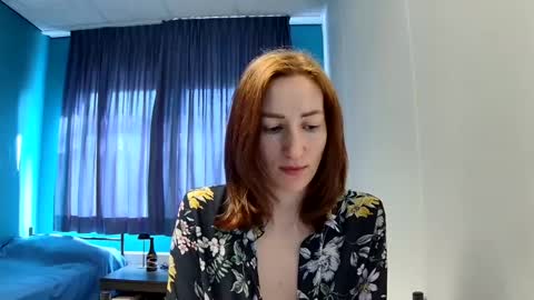 Snapshot of leila_cam18 chatting on March 6, 12:19 pm Leila online show from March 6, 12:19 pm