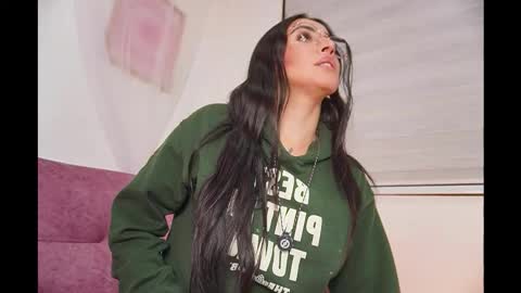 Leila online show from November 16, 1:39 pm