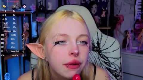 Leila online show from October 5, 4:05 pm