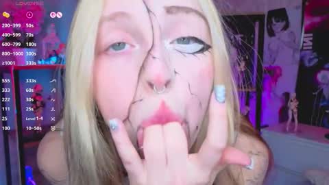 Leila online show from October 29, 4:09 pm