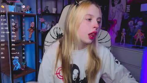 Leila online show from November 23, 4:07 pm