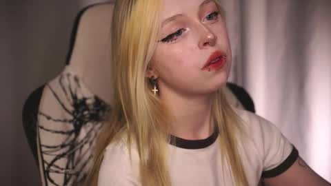 Leila online show from March 28, 4:06 pm