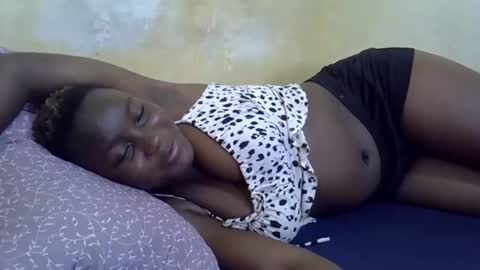 Snapshot of leilah_cute19 chatting on March 16, 5:44 am leilah_cute19 online show from March 16, 5:44 am