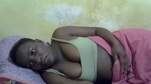 Snapshot of leilah_cute19 chatting on March 22, 8:45 pm leilah_cute19 online show from March 22, 8:45 pm