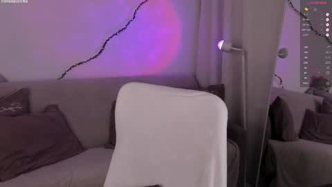 Snapshot of leilalafleur_ chatting on March 19, 4:27 am leilalafleur_ online show from March 19, 4:27 am