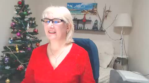 Leila Kinky online show from January 3, 8:00 am