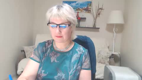 Leila Kinky online show from February 9, 12:30 pm