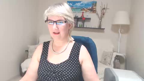 Leila Kinky online show from March 9, 3:43 am