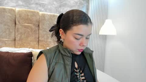 leilapons online show from October 25, 6:57 pm