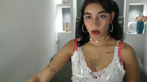 Snapshot of leilasweetxx chatting on December 17, 7:29 am Mar online show from December 17, 7:29 am