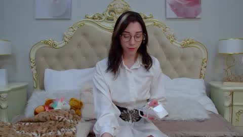 Snapshot of leilataylors chatting on March 19, 5:33 am LeilaTaylors online show from March 19, 5:33 am