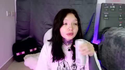 Snapshot of lein_bone chatting on August 2, 10:52 pm Lein online show from August 2, 10:52 pm