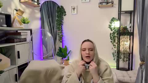 Lela online show from February 15, 2:58 am