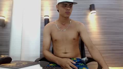 lelehott01 online show from June 15, 2:47 am