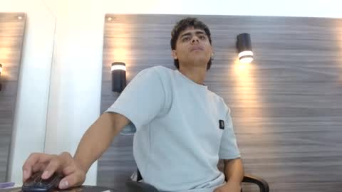 lelehott01 online show from July 30, 3:27 am