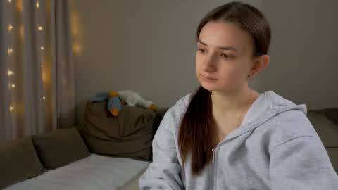 Lelia online show from February 5, 5:39 pm