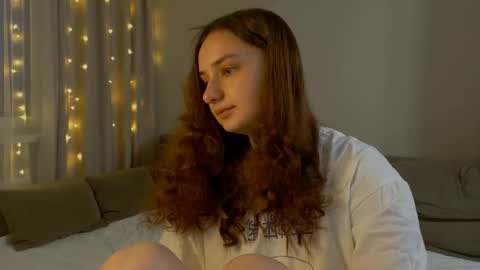 Snapshot of lelia_vibe chatting on April 17, 4:32 pm Lelia online show from April 17, 4:32 pm