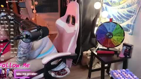 Junie 3 online show from February 9, 9:06 pm