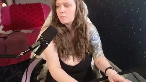 Junie 3 online show from February 5, 11:31 pm