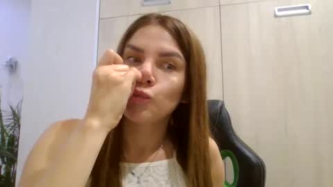 Snapshot of lena6122000 chatting on September 20, 8:10 pm lena6122000 online show from September 20, 8:10 pm