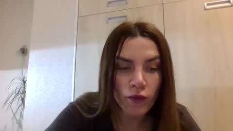 Snapshot of lena6122000 chatting on March 17, 10:24 pm lena6122000 online show from March 17, 10:24 pm