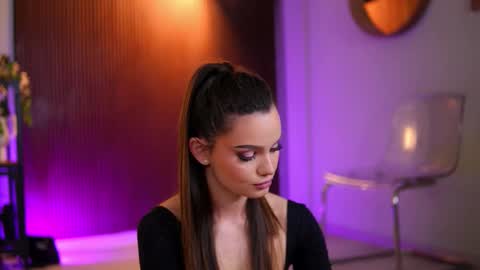 Snapshot of lena_laurent chatting on March 16, 10:30 am Lena Laurent online show from March 16, 10:30 am