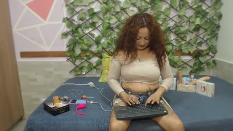 lena_lawson online show from February 5, 5:09 am