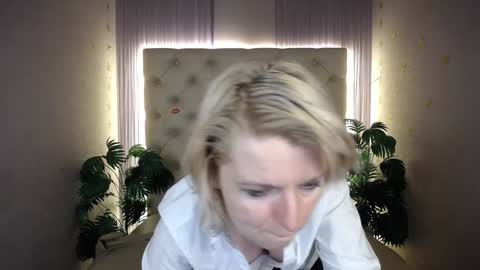 Lena online show from December 27, 1:50 pm