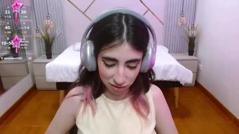 Snapshot of lena_roses chatting on November 10, 6:40 pm Lena online show from November 10, 6:40 pm