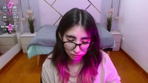 Snapshot of lena_roses chatting on December 4, 5:54 pm Lena online show from December 4, 5:54 pm