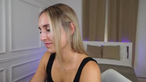 Snapshot of lenaastar chatting on October 14, 1:45 pm Lena online show from October 14, 1:45 pm