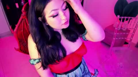 Lenna Kang online show from November 28, 8:55 pm