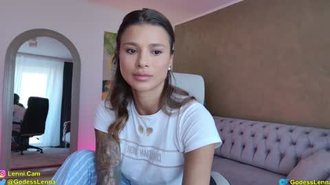 Snapshot of lenna_godess chatting on September 28, 5:57 am Lenna Goddess online show from September 28, 5:57 am