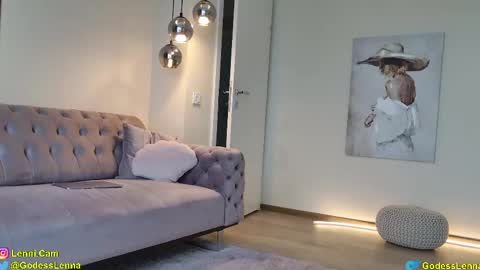 Snapshot of lenna_godess chatting on April 17, 5:54 am Lenna Goddess online show from April 17, 5:54 am