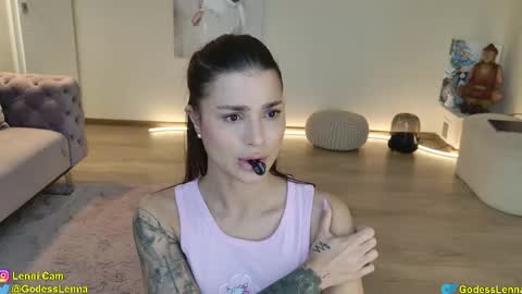 Snapshot of lenna_godess chatting on April 18, 5:44 am Lenna Goddess online show from April 18, 5:44 am