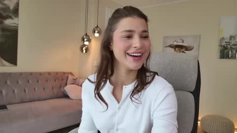 Snapshot of lenna_godess chatting on April 25, 6:27 am Lenna Goddess online show from April 25, 6:27 am