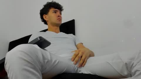 leo183877 online show from February 25, 11:53 am