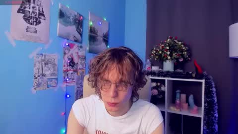 Snapshot of leo_bensyten chatting on December 1, 1:38 pm Leo online show from December 1, 1:38 pm