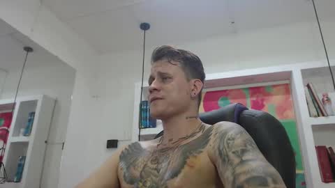 Snapshot of leo_cumming01 chatting on February 9, 4:40 pm Yesid online show from February 9, 4:40 pm