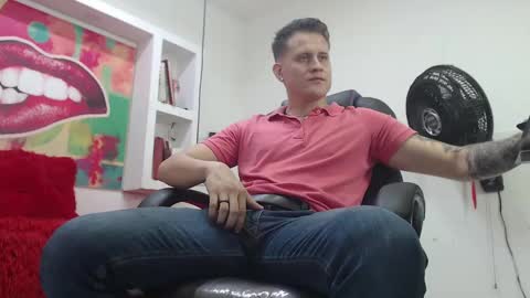 Snapshot of leo_cumming01 chatting on February 11, 1:51 pm Yesid online show from February 11, 1:51 pm