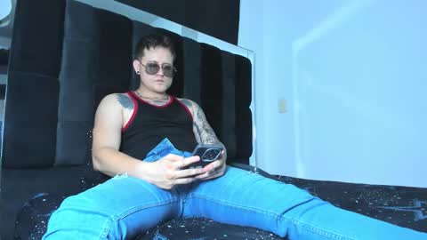 Yesid online show from February 9, 11:53 pm