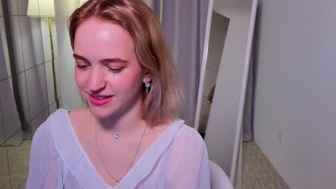 Snapshot of leo_lulu chatting on December 4, 6:50 pm Ashly online show from December 4, 6:50 pm