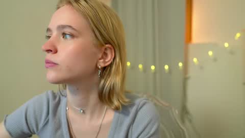 Snapshot of leo_lulu chatting on December 10, 7:00 pm Ashly online show from December 10, 7:00 pm