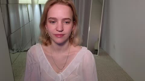 Snapshot of leo_lulu chatting on December 12, 5:37 pm Ashly online show from December 12, 5:37 pm